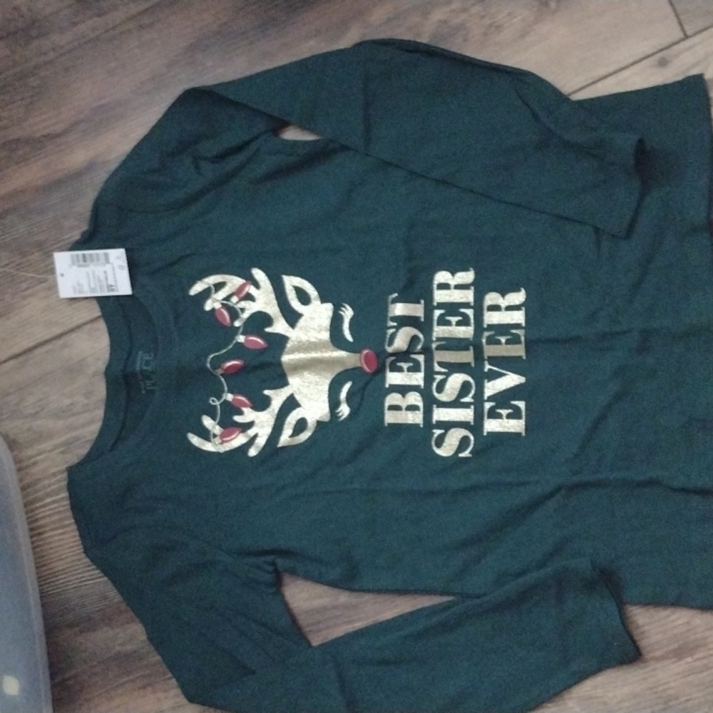 5t children place girls best sister ever Christmas shirt. Never worn